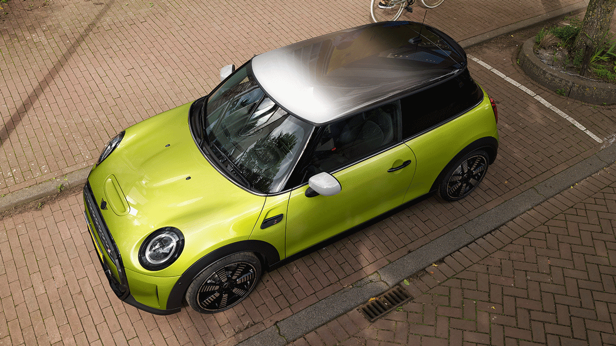 Þriggja dyra MINI Cooper SE – marglitt þak