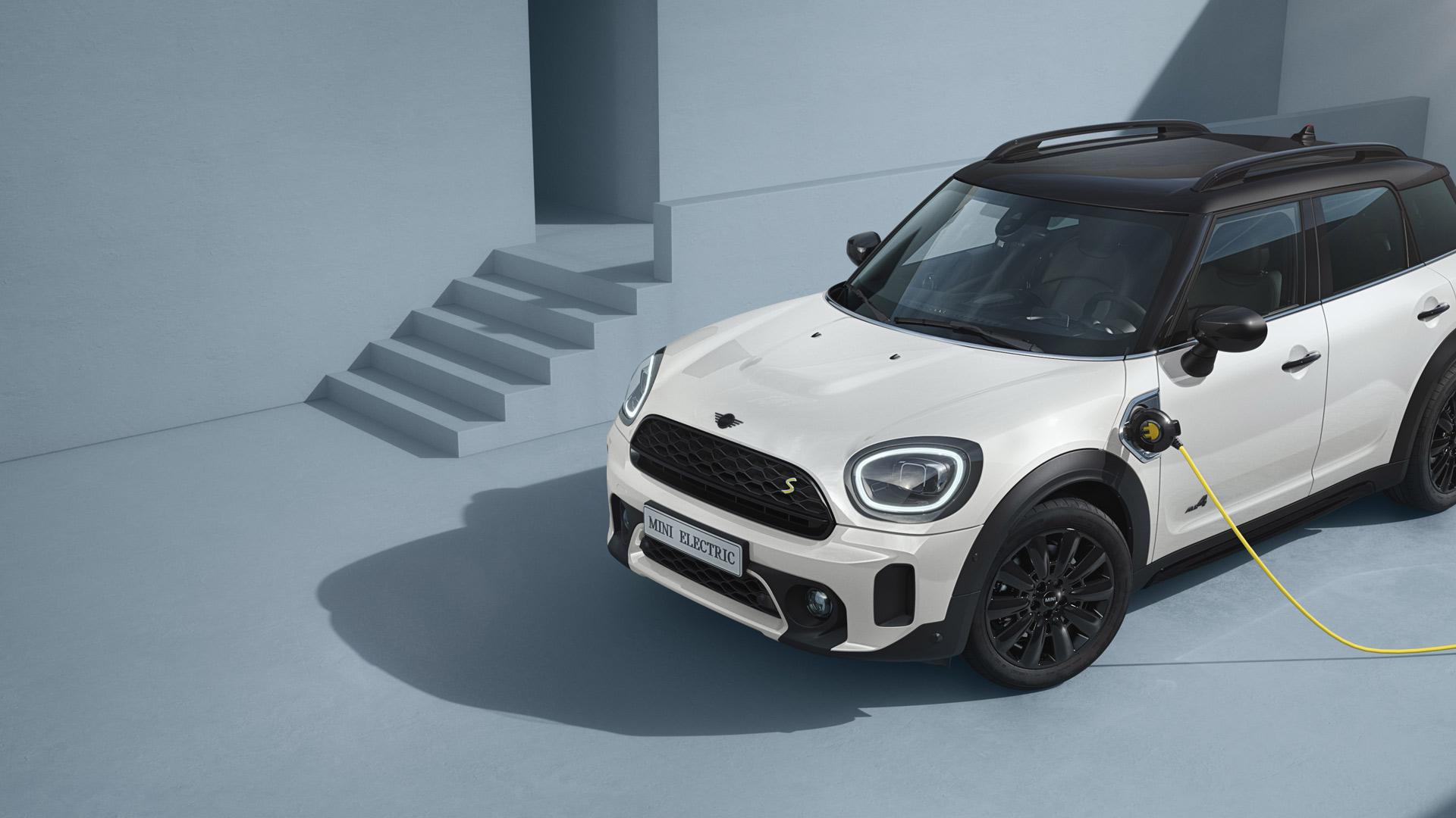 MINI Countryman tengiltvinnbíll – frá hlið – silfraður og gulur
