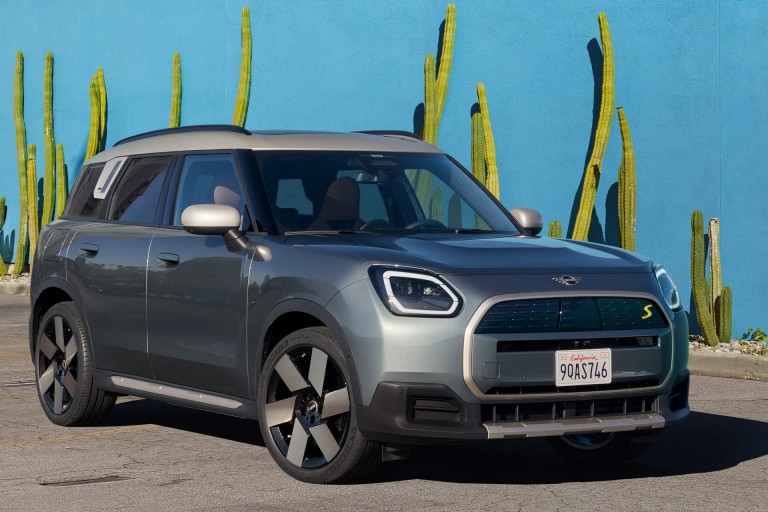 Alrafmagnaður MINI Countryman – hleðsla - hleðsla í vinnunni